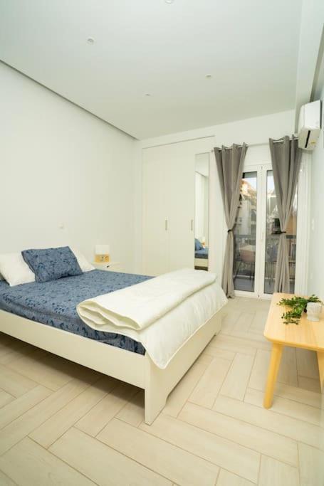 Homey Renovated 1 Bedroom Apartment In Kesariani Atene Esterno foto