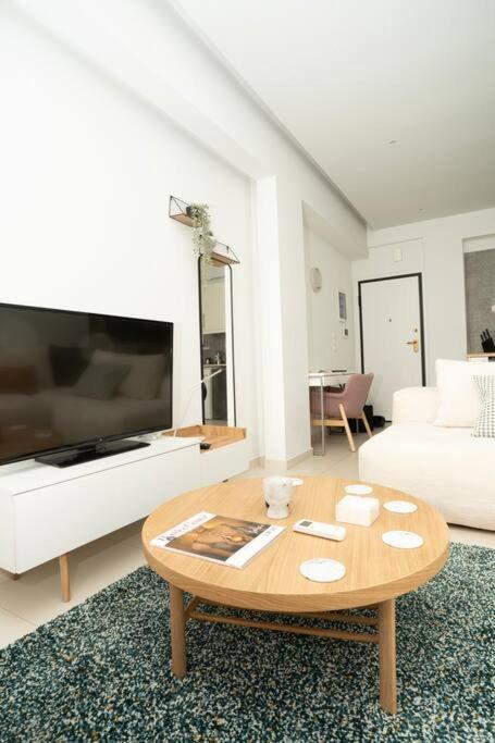 Homey Renovated 1 Bedroom Apartment In Kesariani Atene Esterno foto