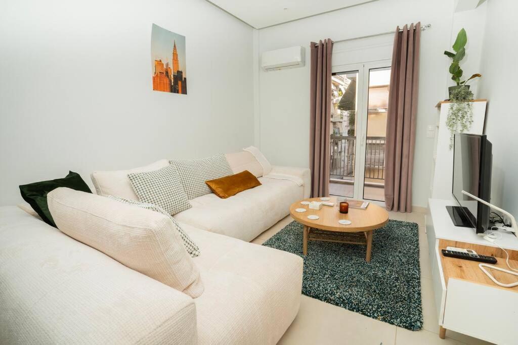 Homey Renovated 1 Bedroom Apartment In Kesariani Atene Esterno foto